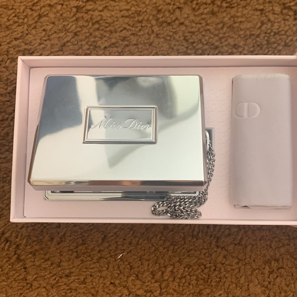 Dior Metal Clutch w/ mirror + detachable Makeup Palette - Picture 6 of 9